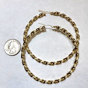 10 karat gold earring